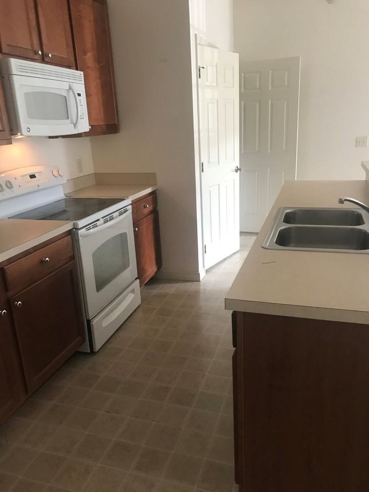 Deerfield Commons II - Photo 7 of 50