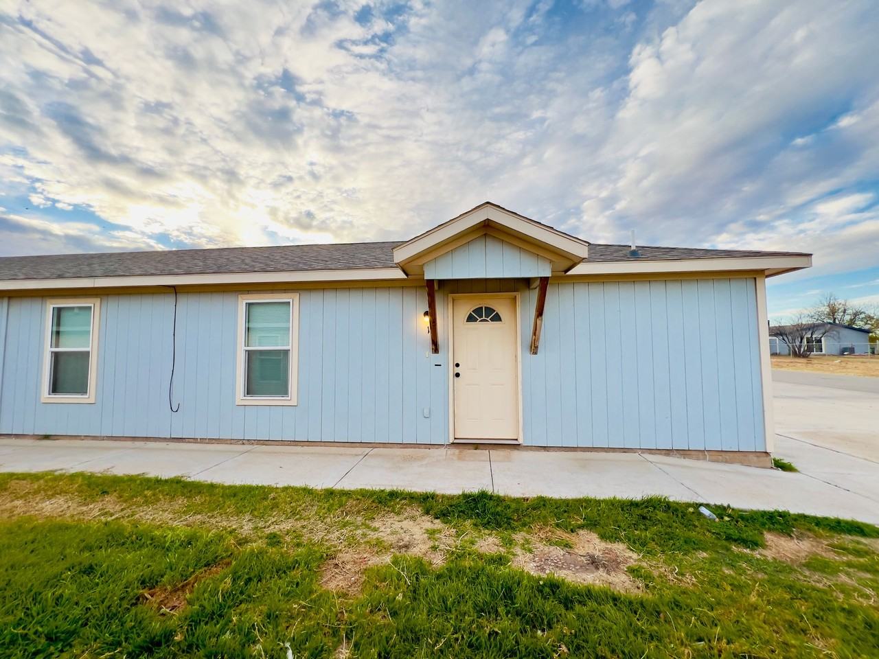 Stylish 3 - Photo 2 of 10