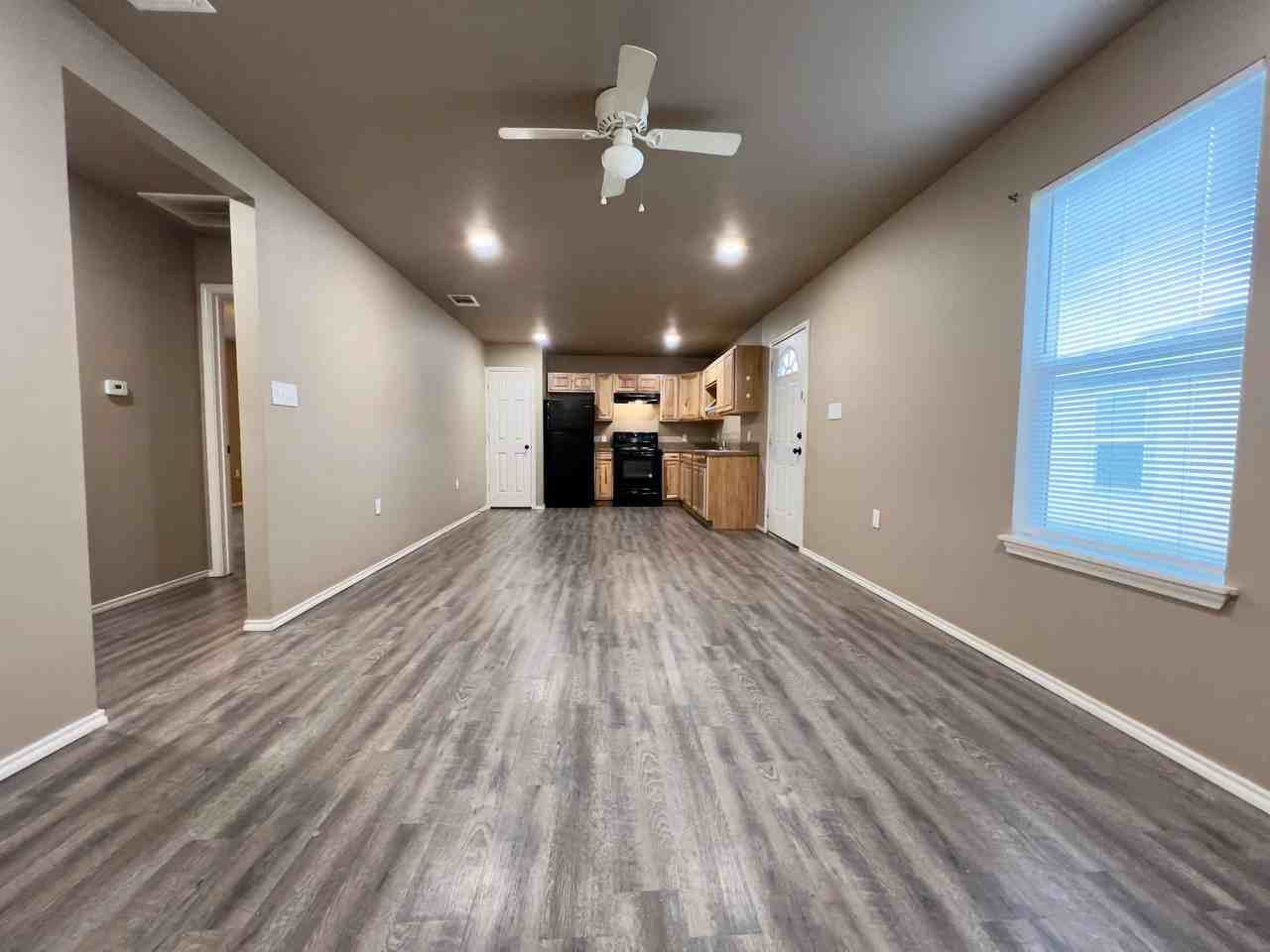 Stylish 3 - Photo 4 of 10