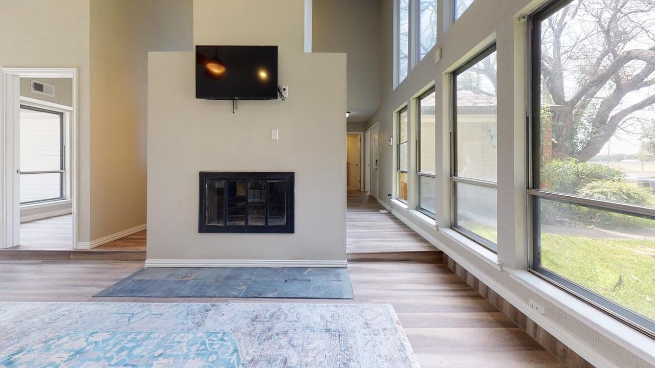 Affordable comfort in Garland! Bright room in a friendly home - Photo 6 of 21