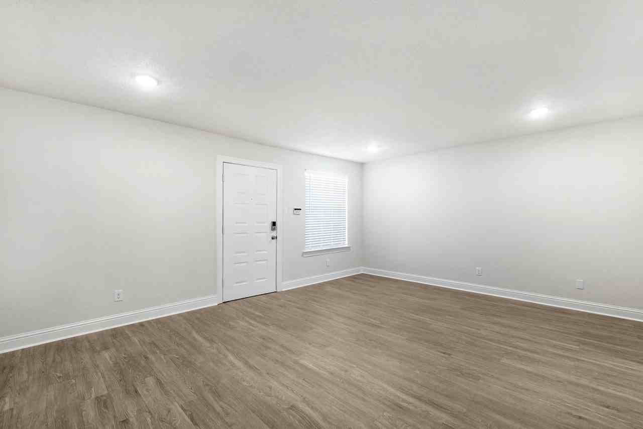 Artwalk Bucktown - Photo 4 of 35