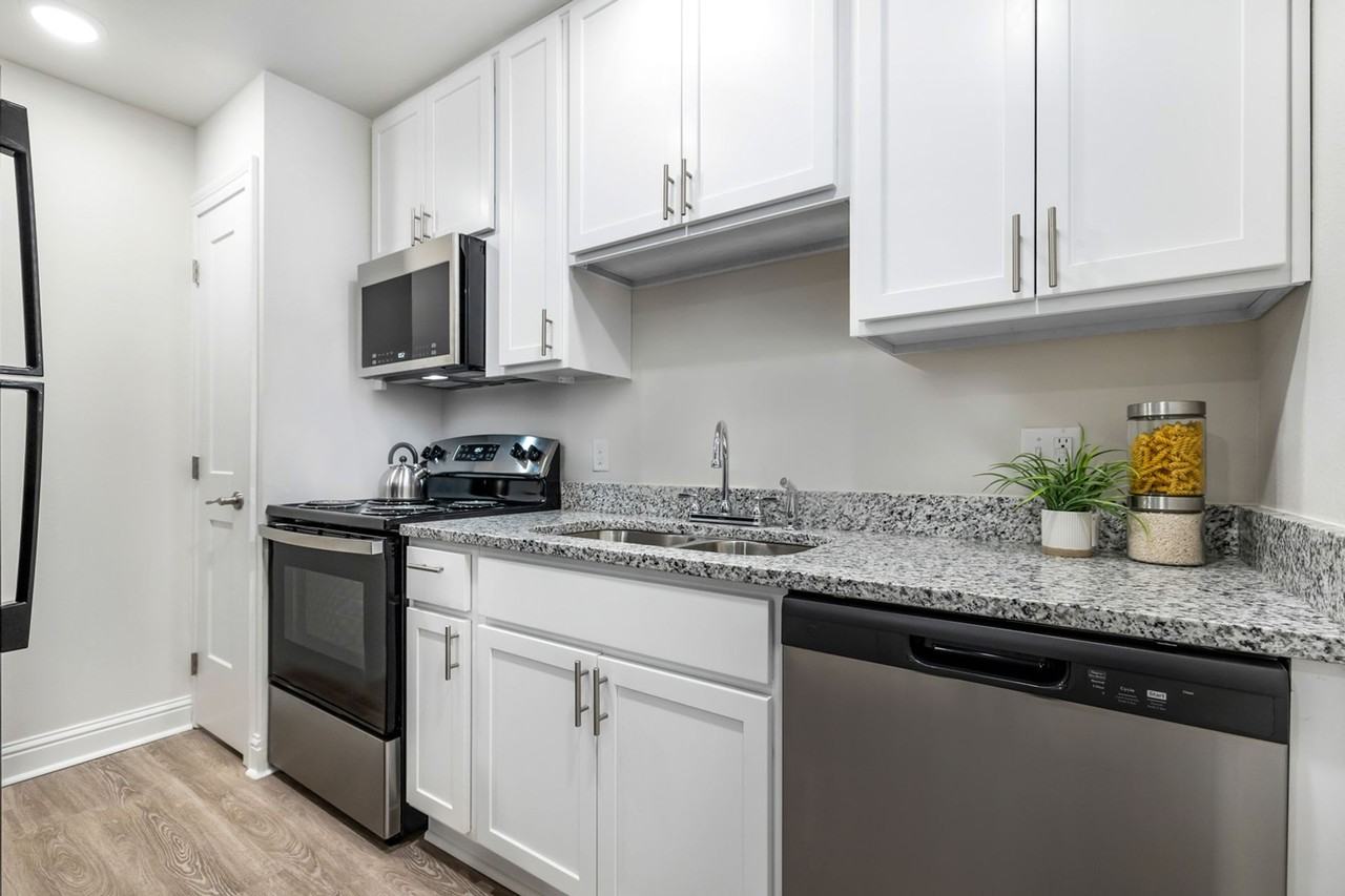 Artwalk Bucktown - Photo 6 of 35