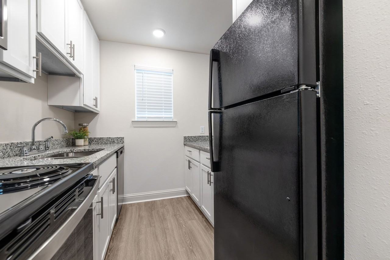 Artwalk Bucktown - Photo 7 of 35