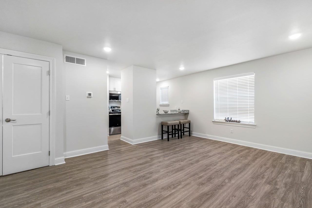 Artwalk Bucktown - Photo 6 of 23