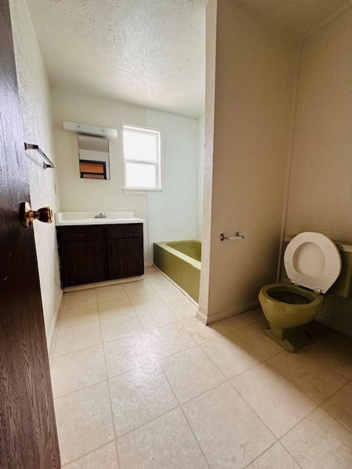 125 Monroe Avenue - Photo 4 of 10