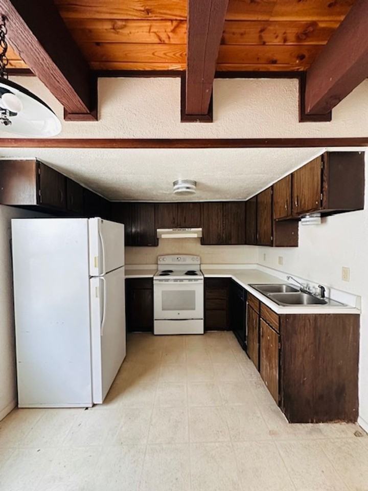 125 Monroe Avenue - Photo 7 of 10