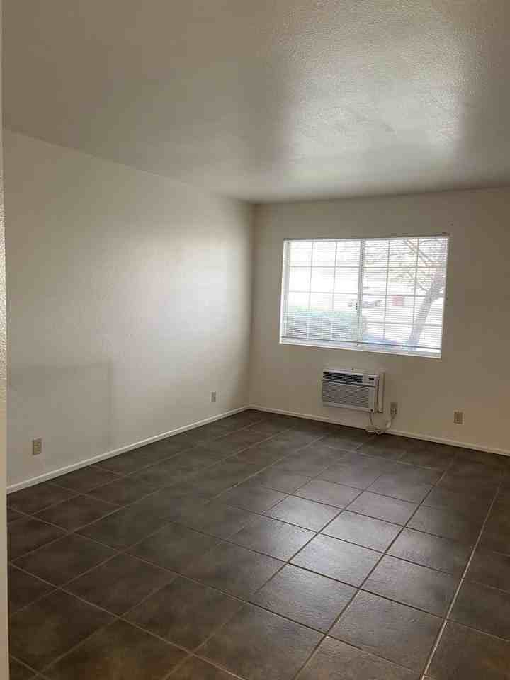 533 W Ward - Photo 4 of 28