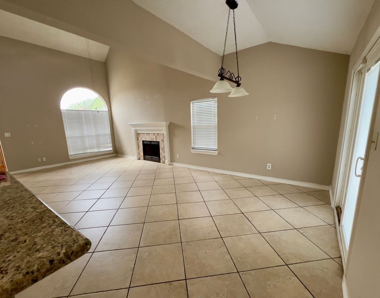 218 Woodland Park Circle - Photo 4 of 24