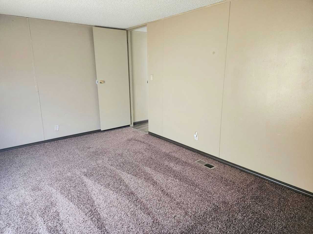 1310 N Avenue J - Photo 3 of 23