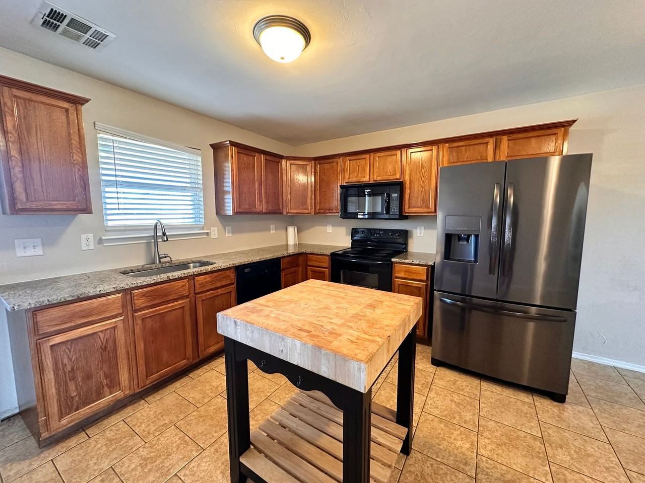 4501 Se 78th St - Photo 5 of 27