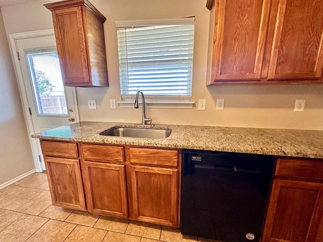 4501 Se 78th St - Photo 7 of 27