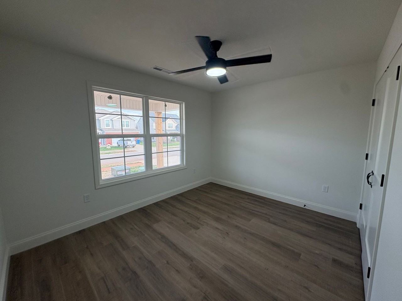 566 Vining Ln - Photo 2 of 24