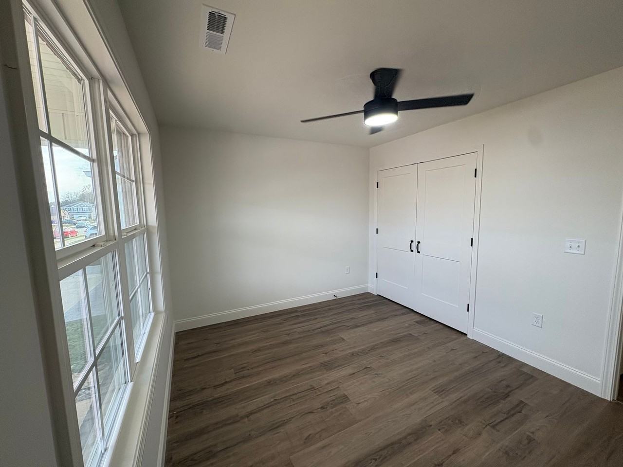 566 Vining Ln - Photo 3 of 24