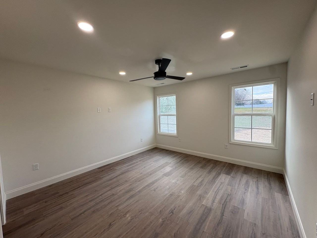 566 Vining Ln - Photo 6 of 24