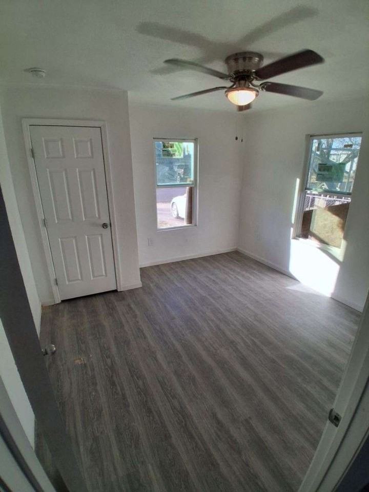 JW 207 Temple Avenue - Photo 5 of 8