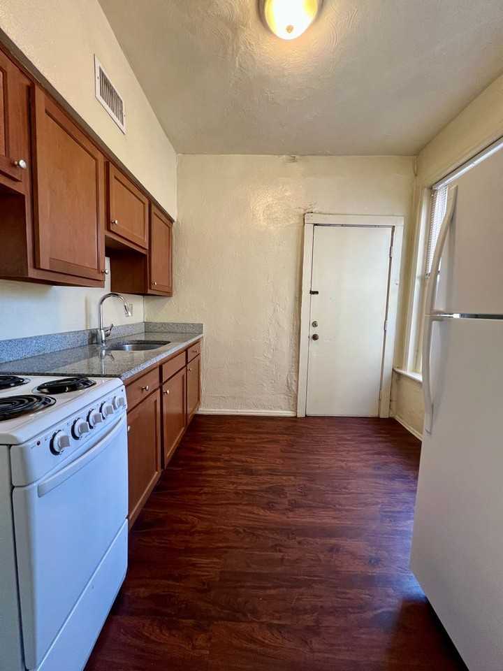 3452 Bates St #6 - Photo 2 of 11