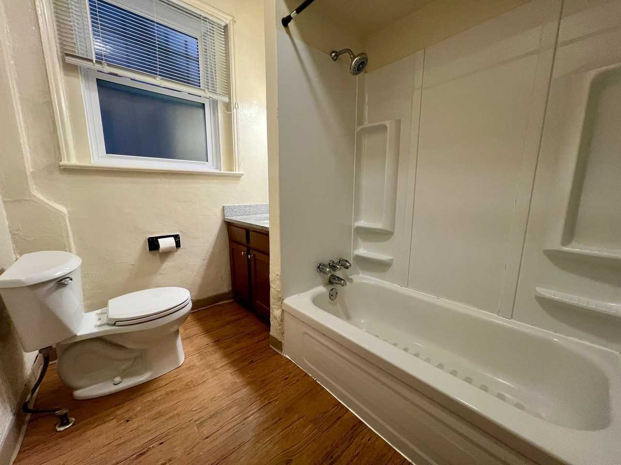 3452 Bates St #6 - Photo 4 of 11