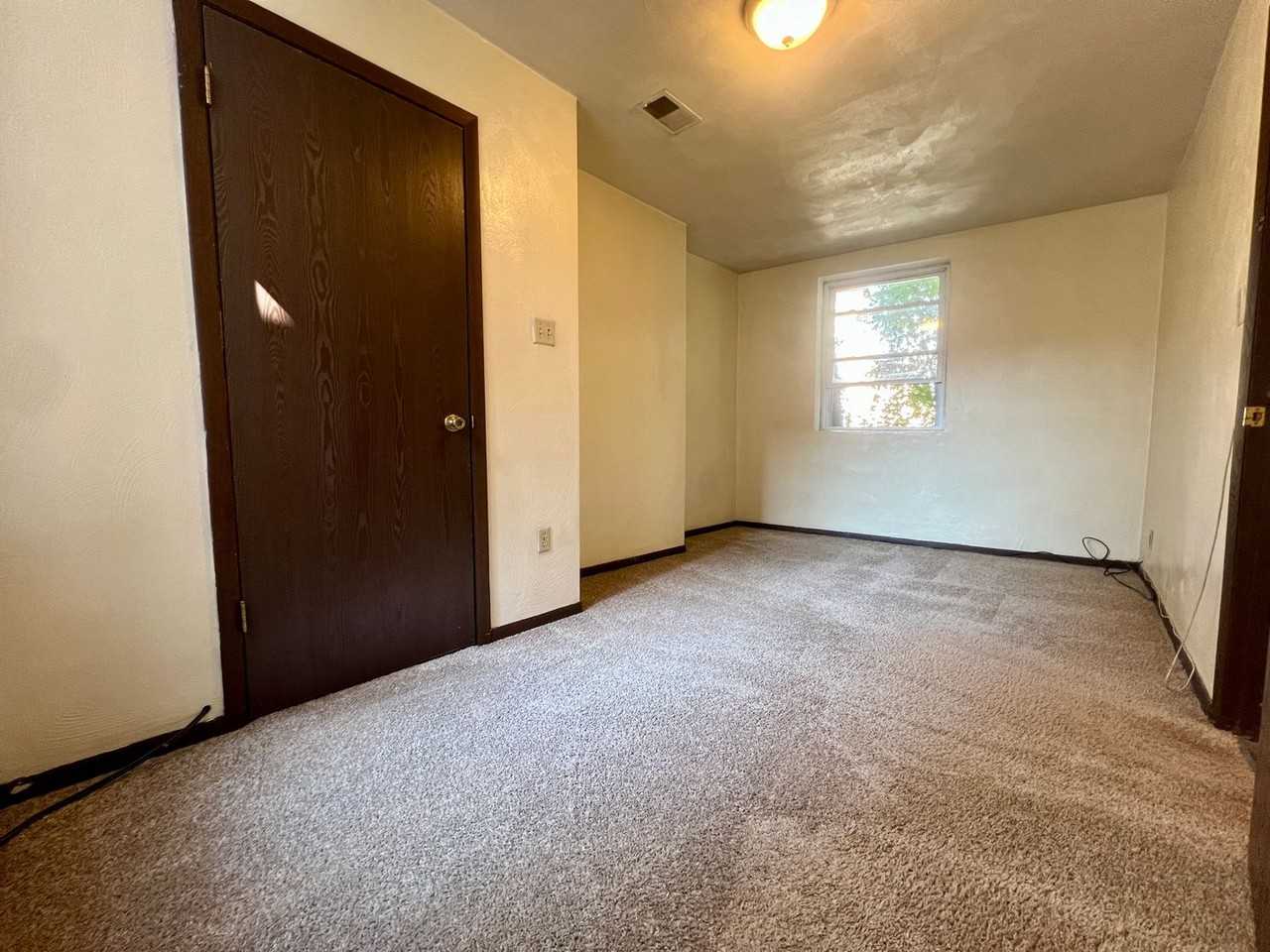 3452 Bates St #6 - Photo 7 of 11