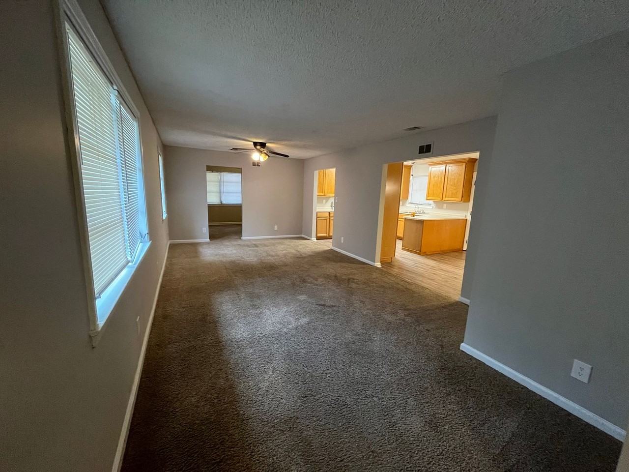 10032 Ferguson Avenue - Photo 3 of 12