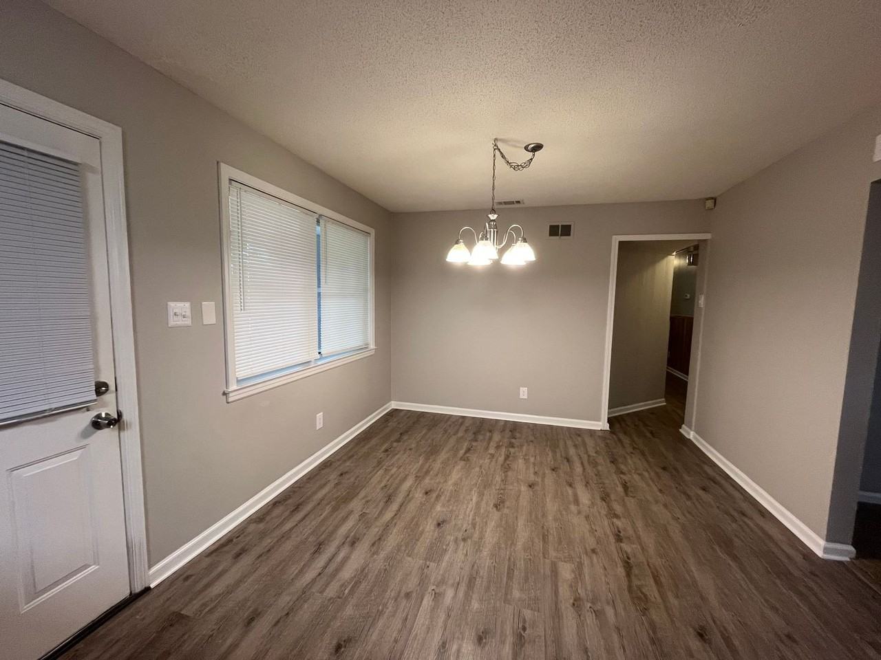 10032 Ferguson Avenue - Photo 6 of 12