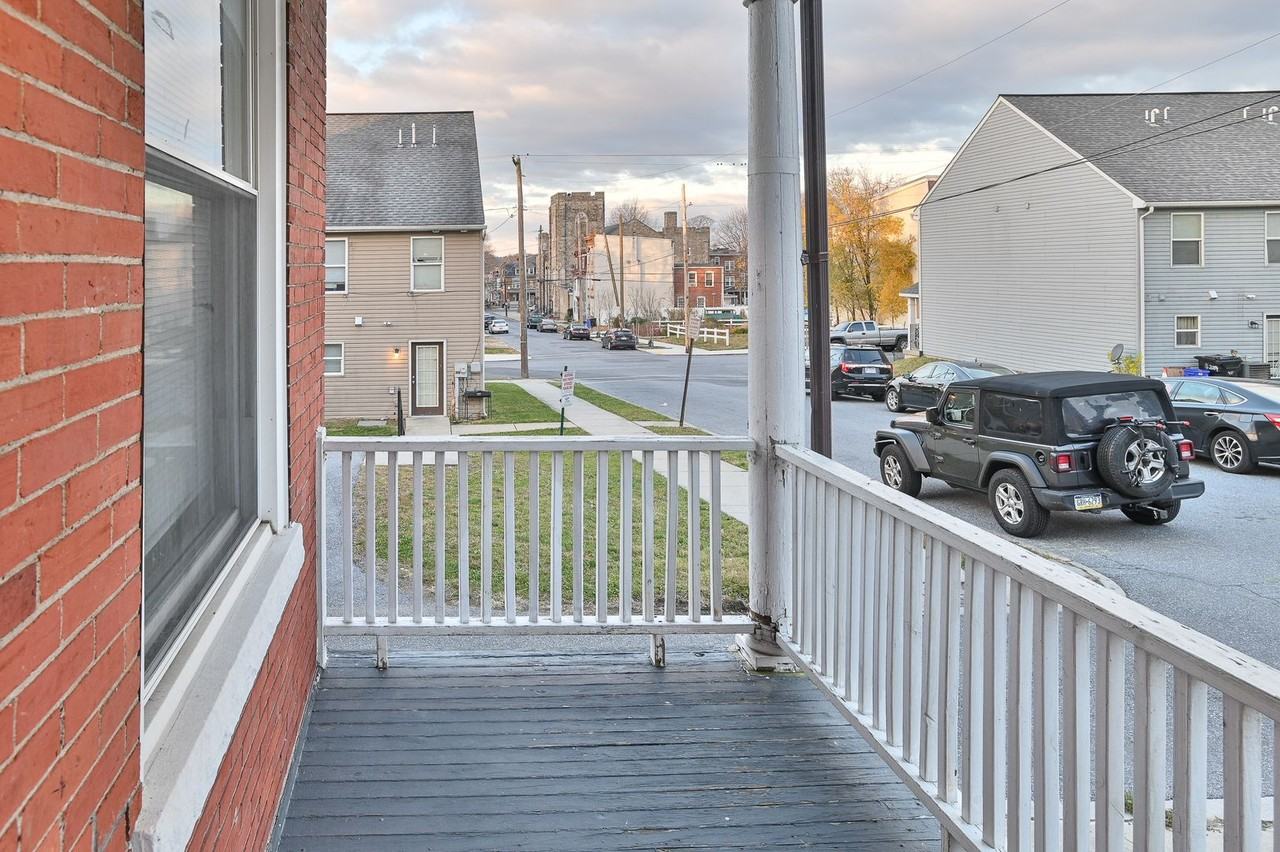 415 Peffer Street - Photo 4 of 49