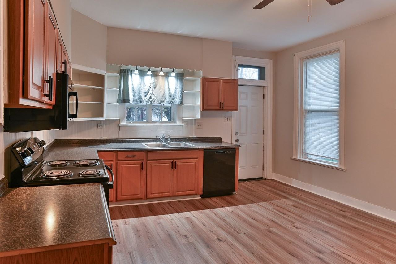 415 Peffer Street - Photo 5 of 49