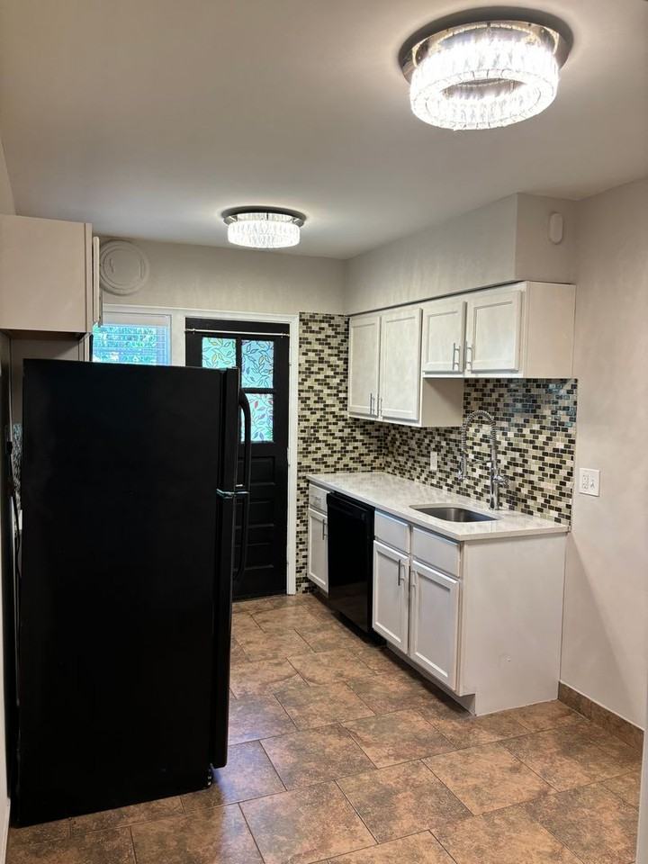 1020 Sanford Avenue #1N - Photo 2 of 16