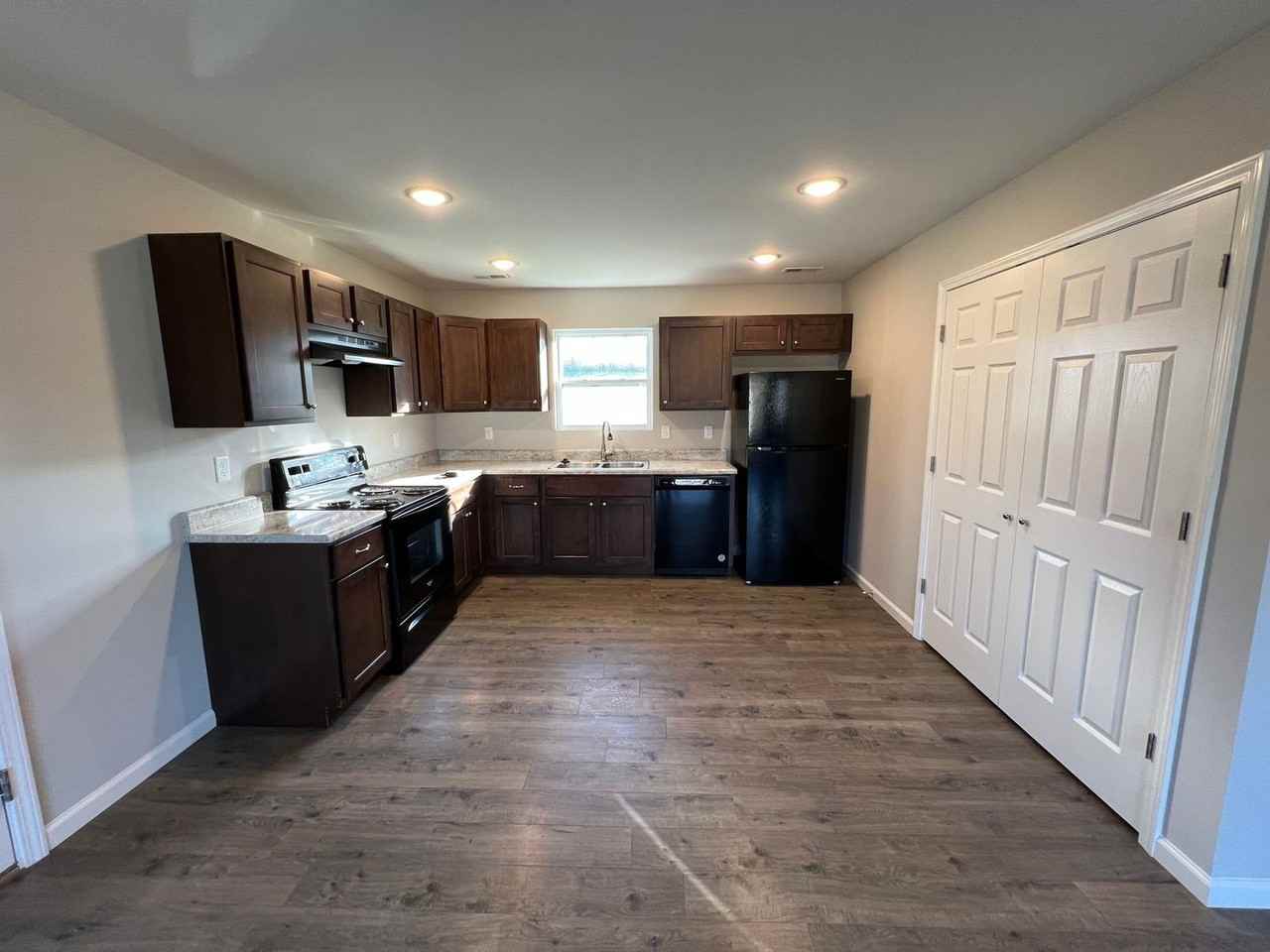 1000 Lakeway Drive - Photo 3 of 12