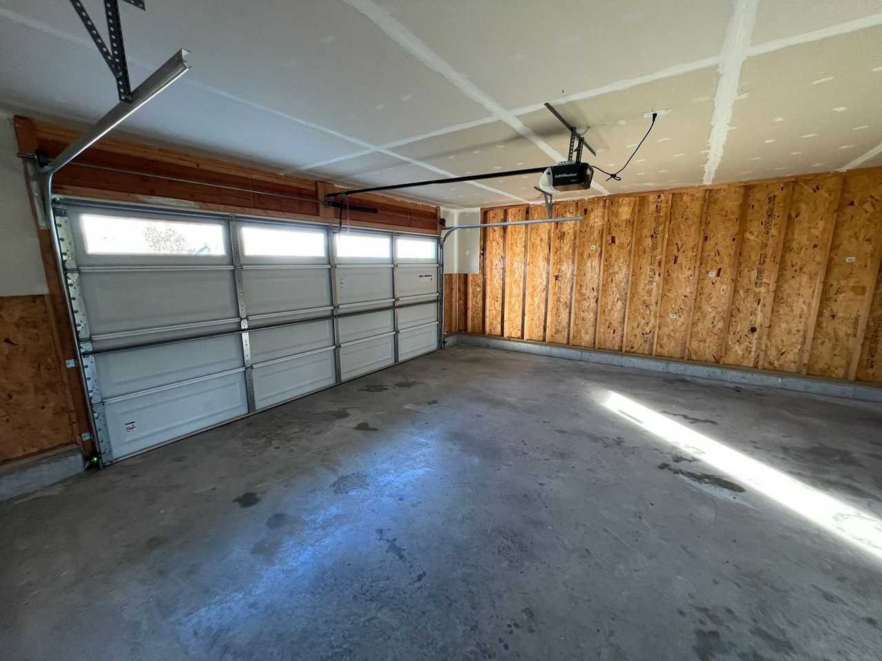 1000 Lakeway Drive - Photo 5 of 12