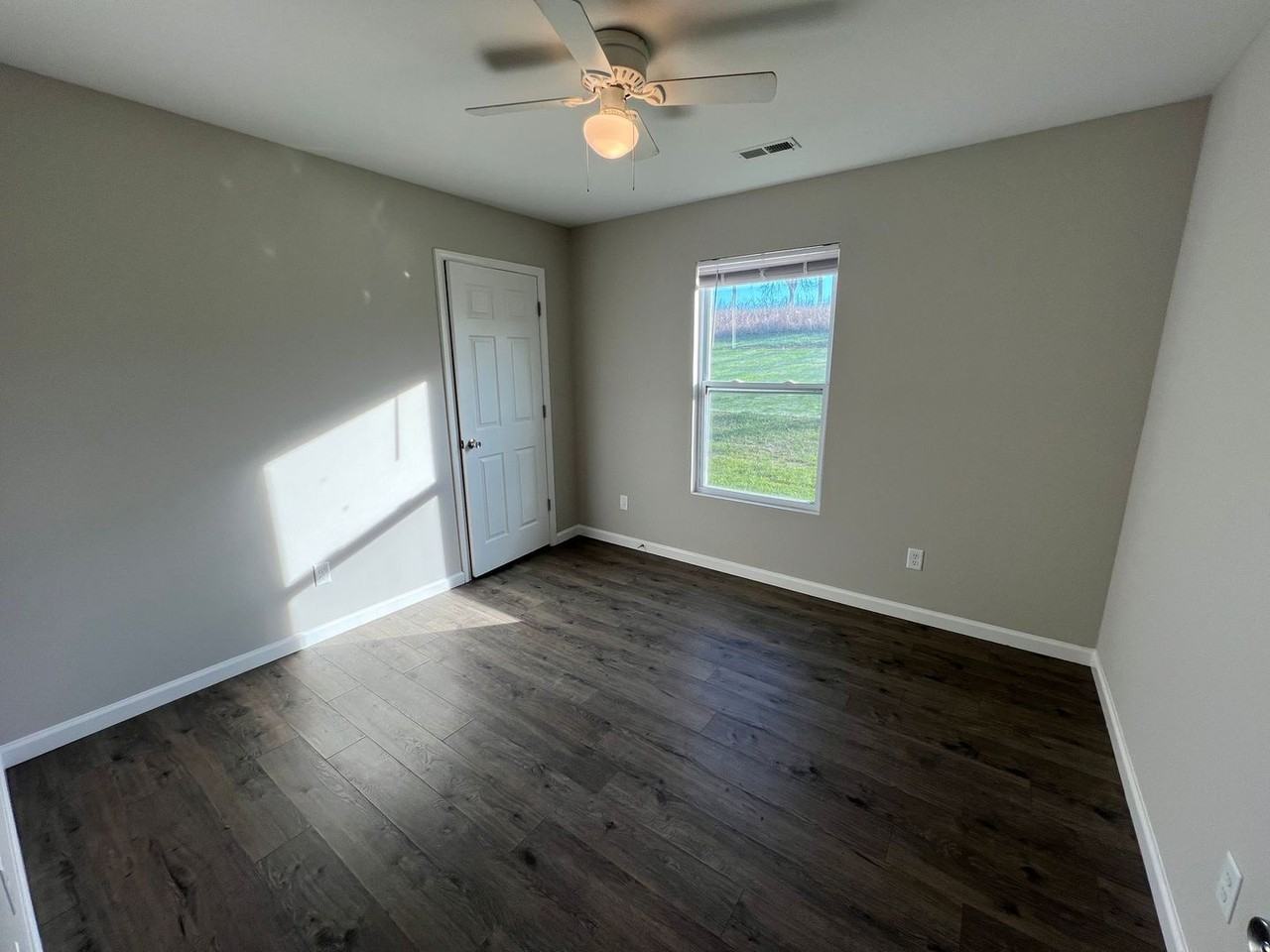 1000 Lakeway Drive - Photo 6 of 12