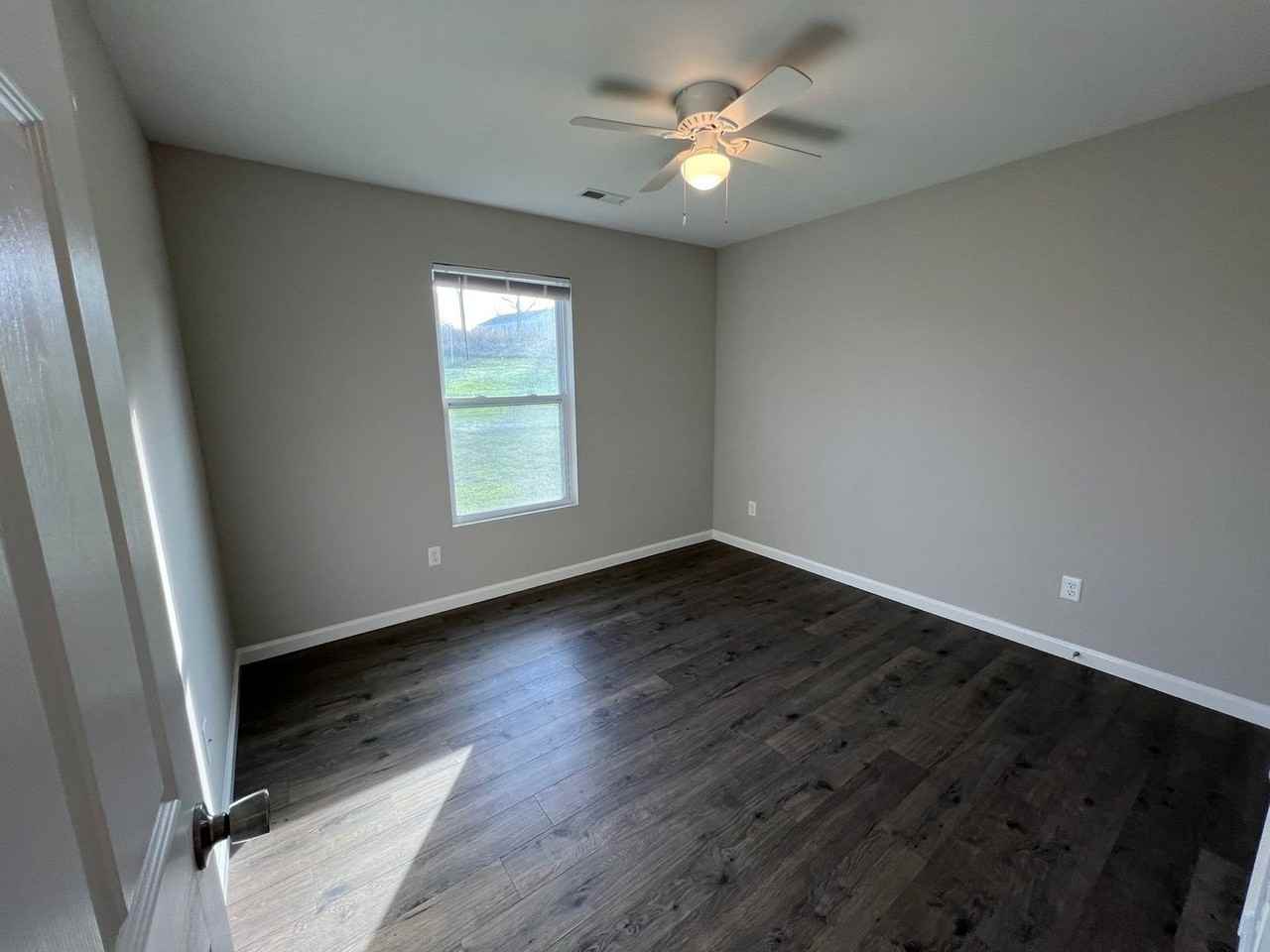 1000 Lakeway Drive - Photo 7 of 12