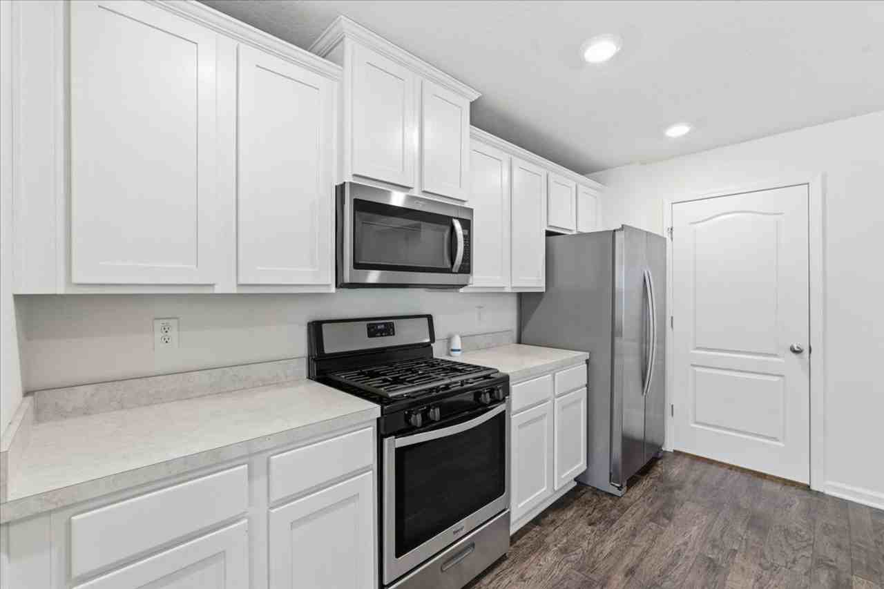 656 Grand Reserve Dr - Photo 5 of 34