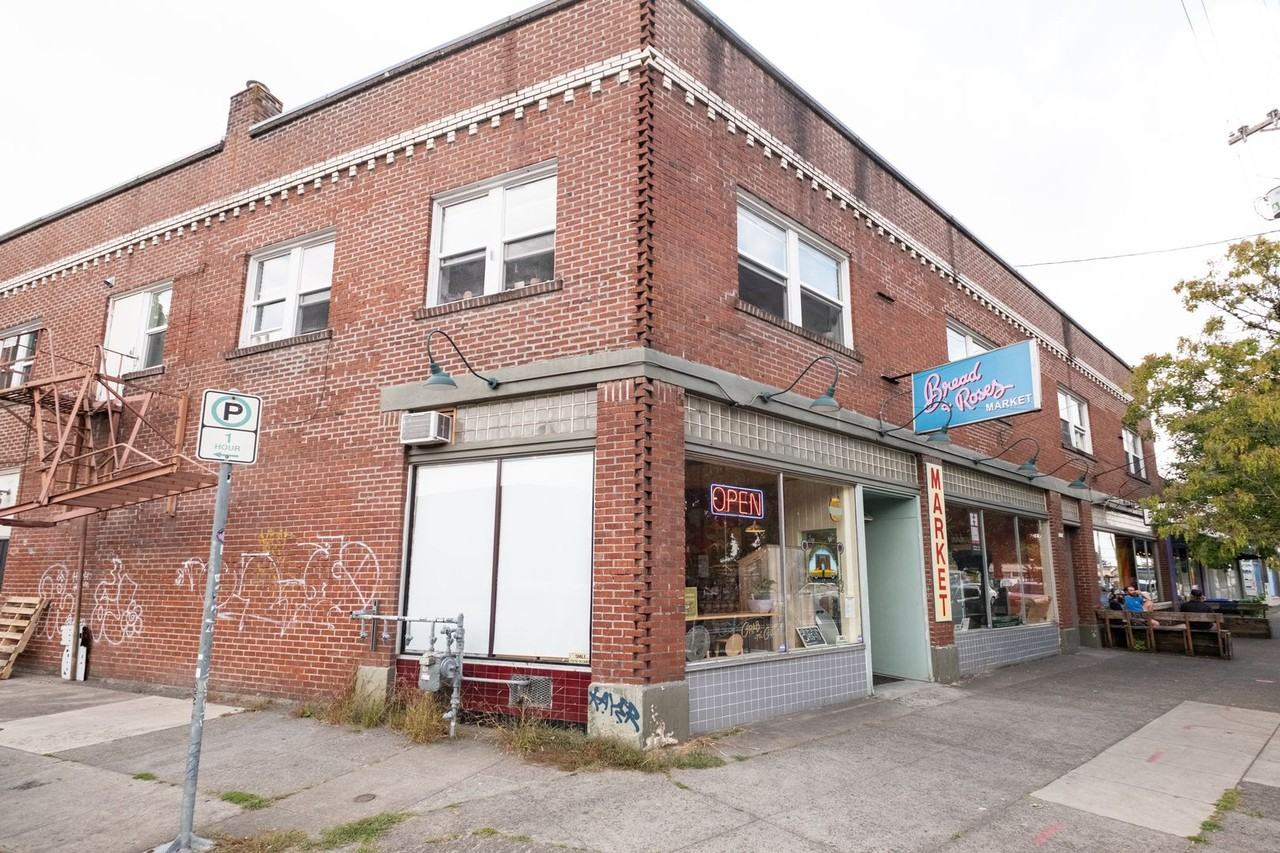 FOSTER APARTMENTS (OREG05) - Photo 2 of 17