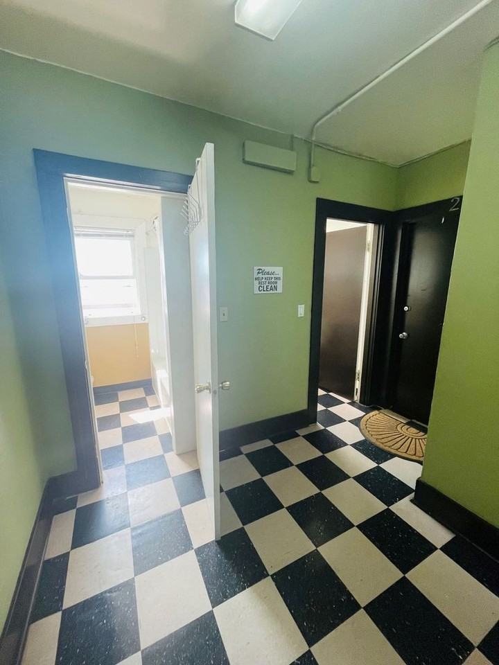 FOSTER APARTMENTS (OREG05) - Photo 3 of 17