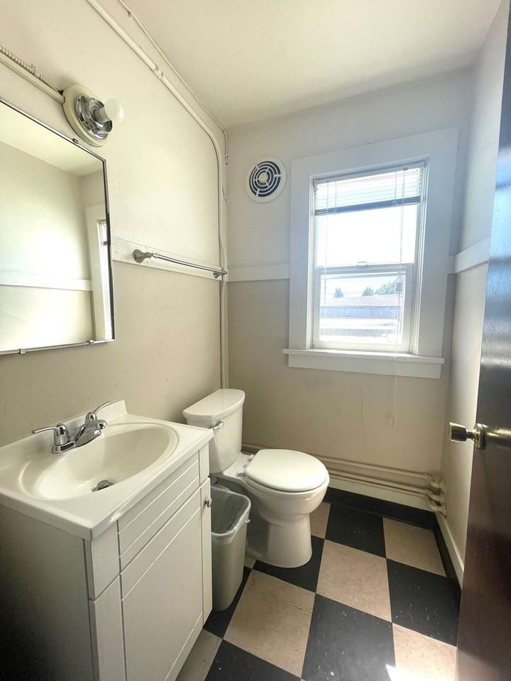 FOSTER APARTMENTS (OREG05) - Photo 4 of 17