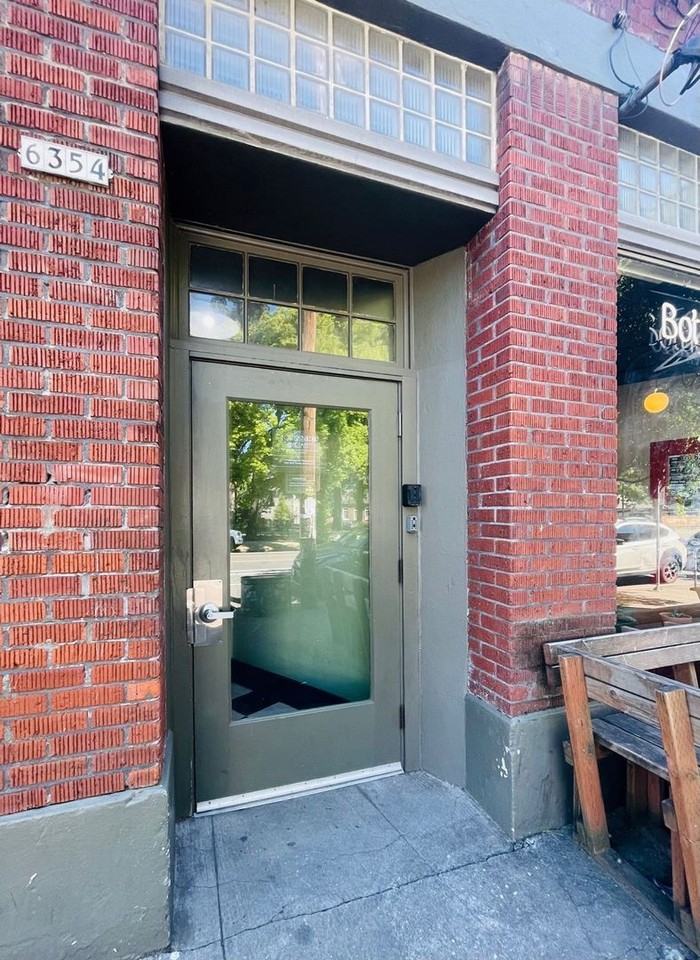 FOSTER APARTMENTS (OREG05) - Photo 5 of 17