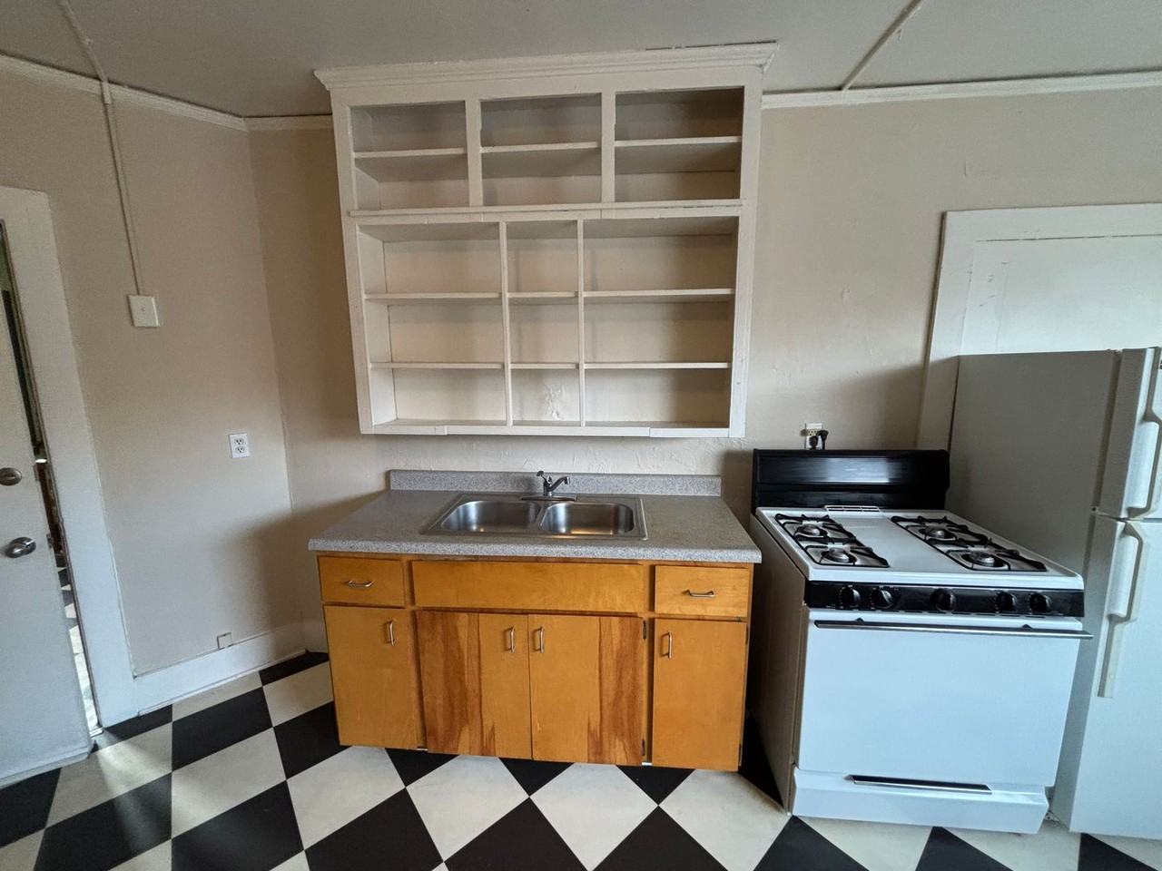 FOSTER APARTMENTS (OREG05) - Photo 6 of 17