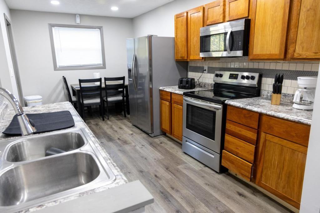 696 Gordon Smith Blvd - Photo 5 of 17