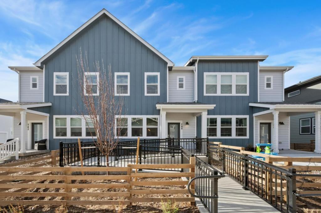 748 Silver Maple Ln - Photo 2 of 17