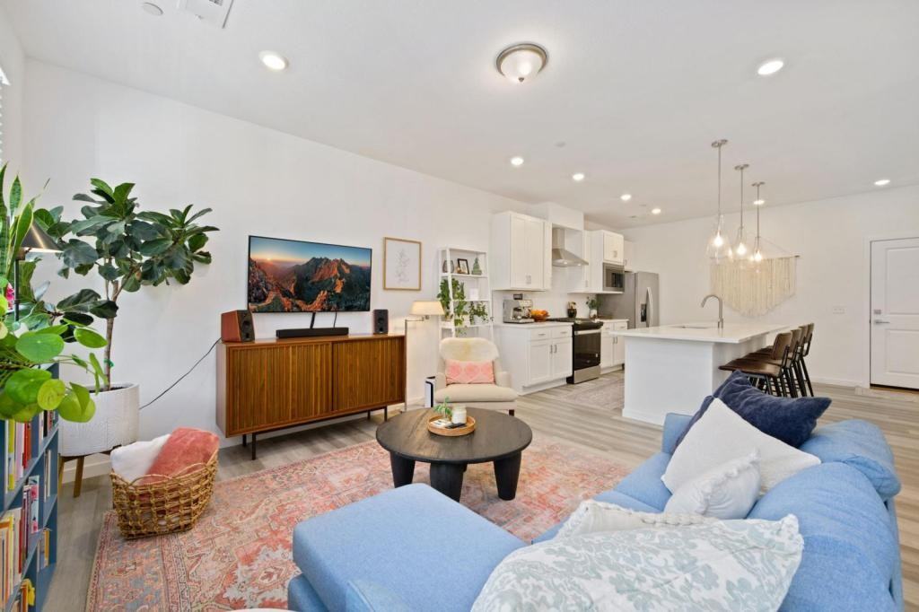 748 Silver Maple Ln - Photo 4 of 17