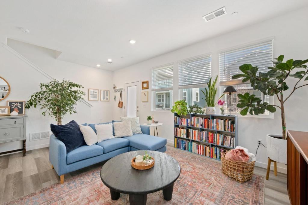 748 Silver Maple Ln - Photo 5 of 17