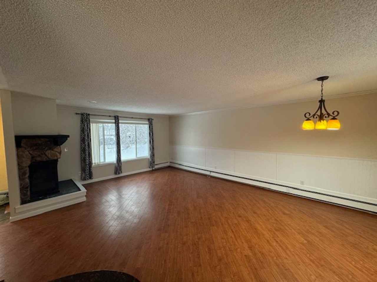 18062 Meadow Creek Dr - Photo 3 of 12