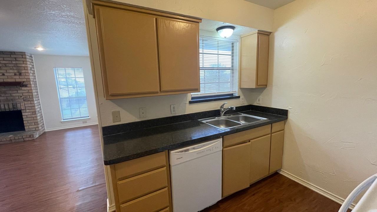 3128 Tudor Lane - Photo 6 of 22