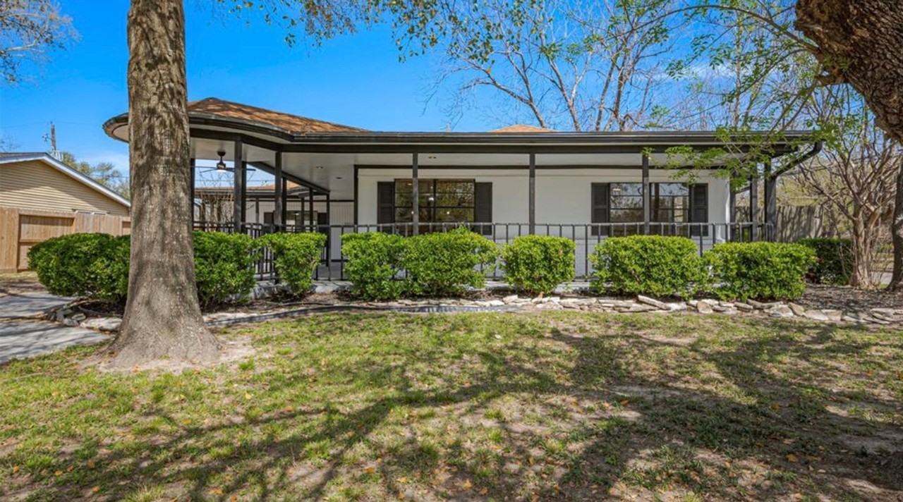 5502 Hewitt Drive - Photo 2 of 34