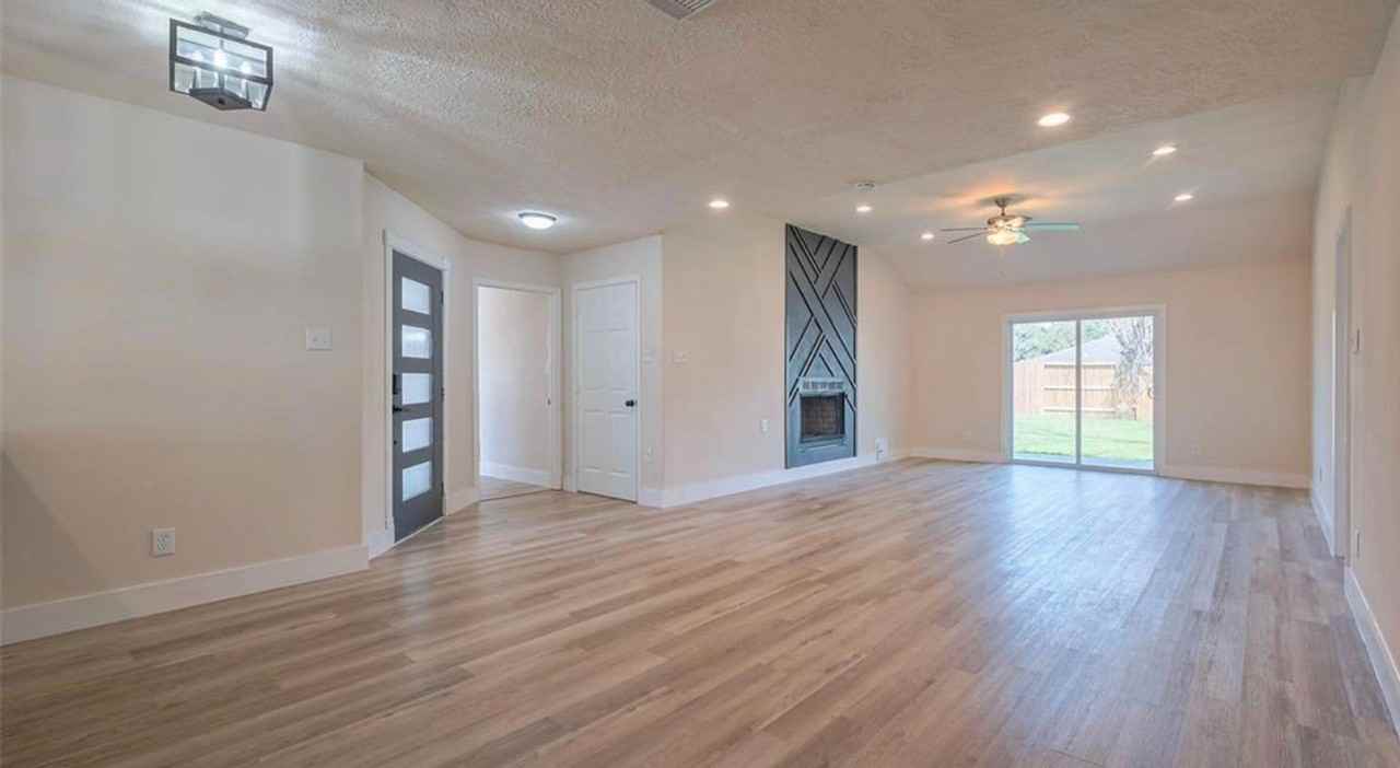 5502 Hewitt Drive - Photo 3 of 34