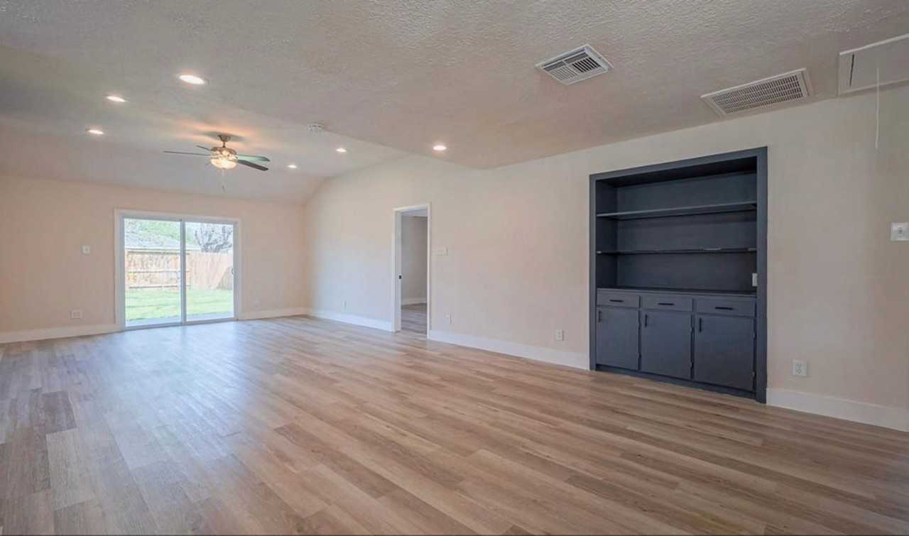 5502 Hewitt Drive - Photo 5 of 34