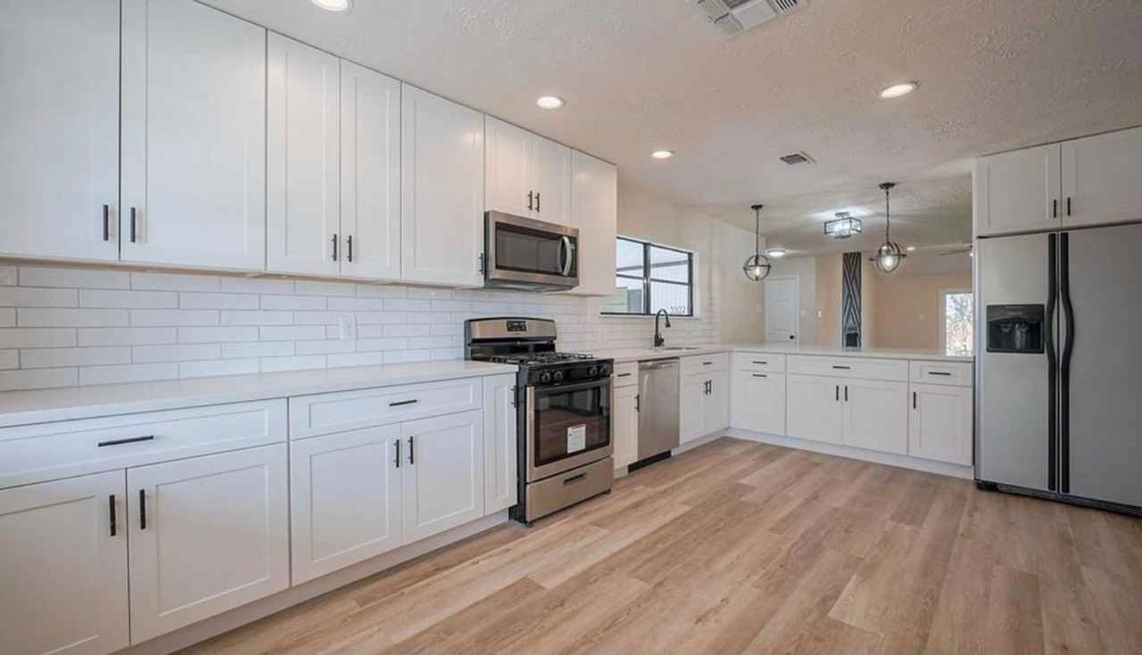 5502 Hewitt Drive - Photo 7 of 34