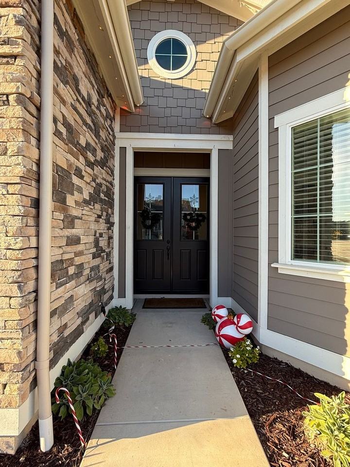 5605 Bouquet Ln - Photo 2 of 50