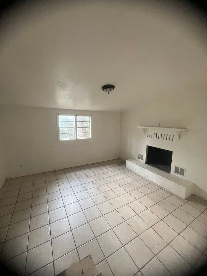 3704 N 25th St - Photo 4 of 10