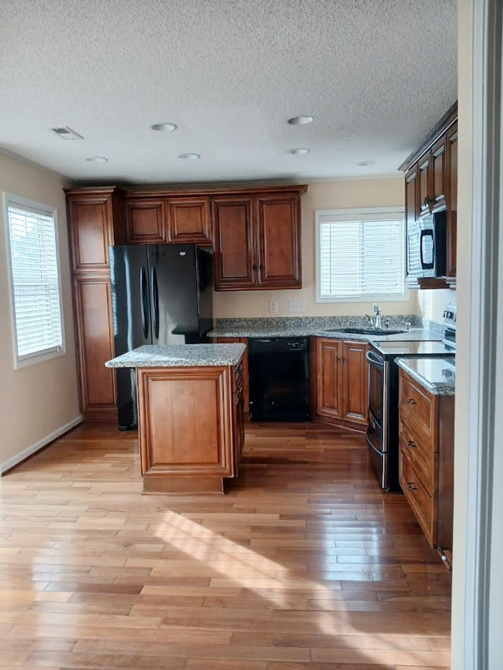 3823 Thomas Ridge Dr - Photo 2 of 30